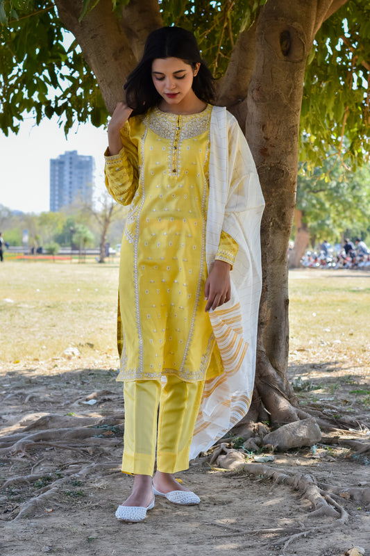 Blush Elegance Yellow